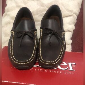 Dexter, men’s leather loafers, size 8, worn once, great condition.
